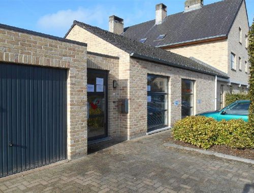                                         Immeuble de bureaux à louer à Diepenbeek, € 580
