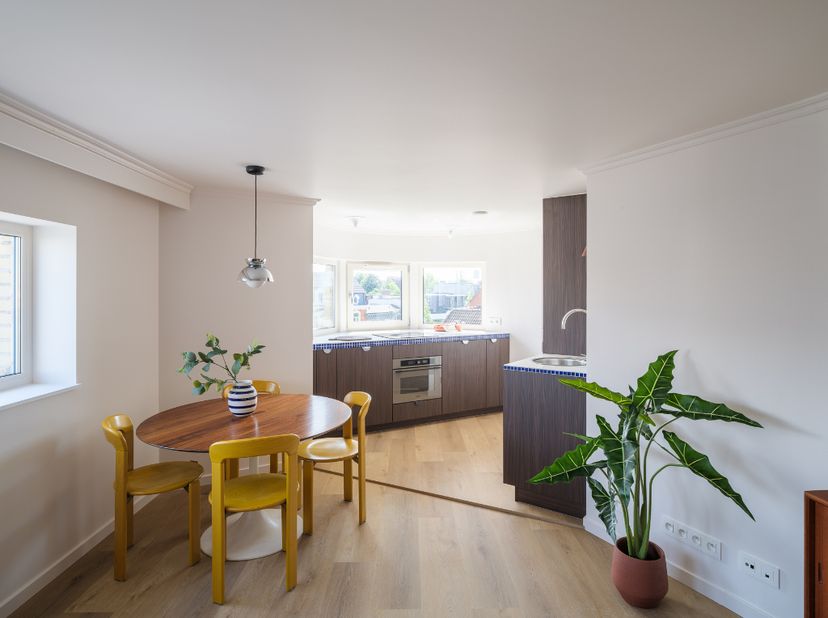 Lichtrijk dakappartement met 1 slaapkamer en EPC A op toplocatie<br />
<br />
Dit sfeervolle dakappartement bevindt zich in de gegeerde Sportstraten,