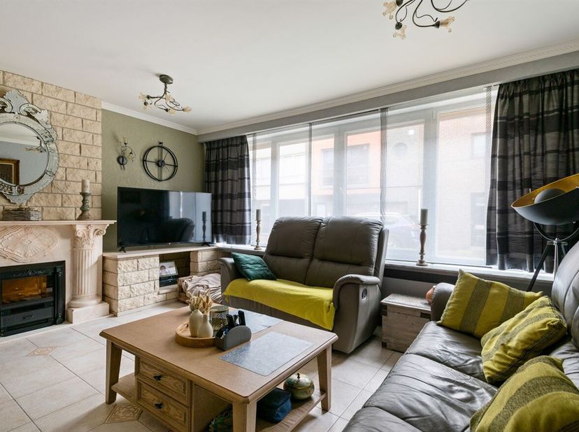 Instapklaar 2 slpk appartement in centrum Herentals<br />
Dit appartement dateert van 1974 en bevindt zich in een goed staat van onderhoud.<br />
Ligg