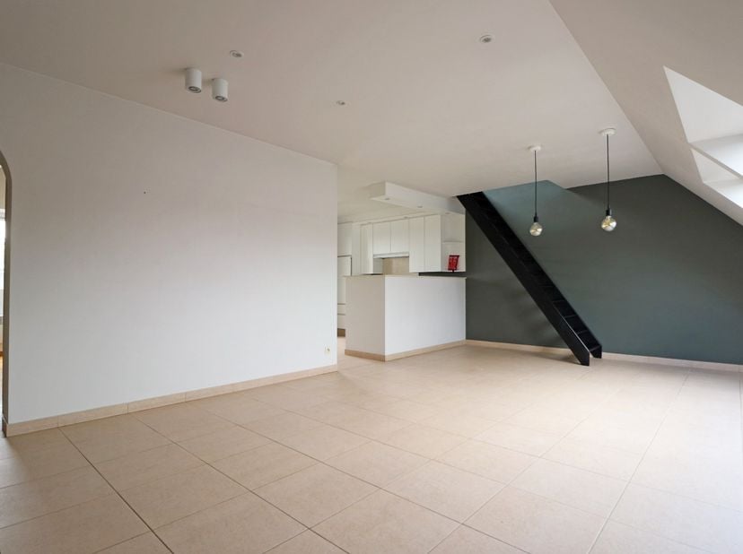 Leuk dakappartement met 2 slaapkamers in het centrum van Pittem.<br />
<br />
Het appartement bevindt zich op de derde verdieping van de kleine reside