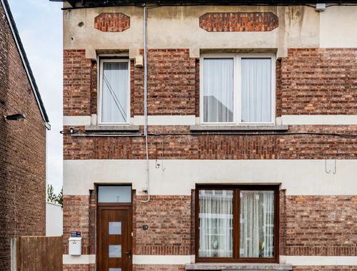                                         Woning te koop in Lodelinsart, € 220.000
