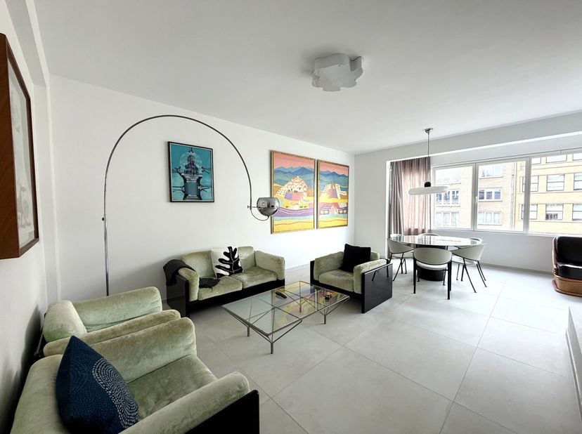 Gepresenteerd door Debora Peruch Tel : 0476/71.28.17 ou debora.peruch@victoire.be<br />
Victoire Junot stelt u graag dit elegante appartement met 2 sl