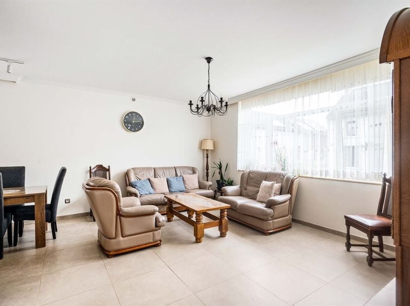Investeringskans: appartementsgebouw met 3 appartementen in Maasmechelen<br />
Welkom in dit interessante opbrengsteigendom, gelegen op een toplocatie