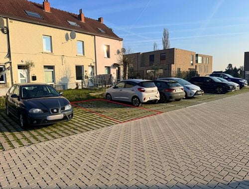                                        Garage à louer à Sint-Pieters-Leeuw, € 80
