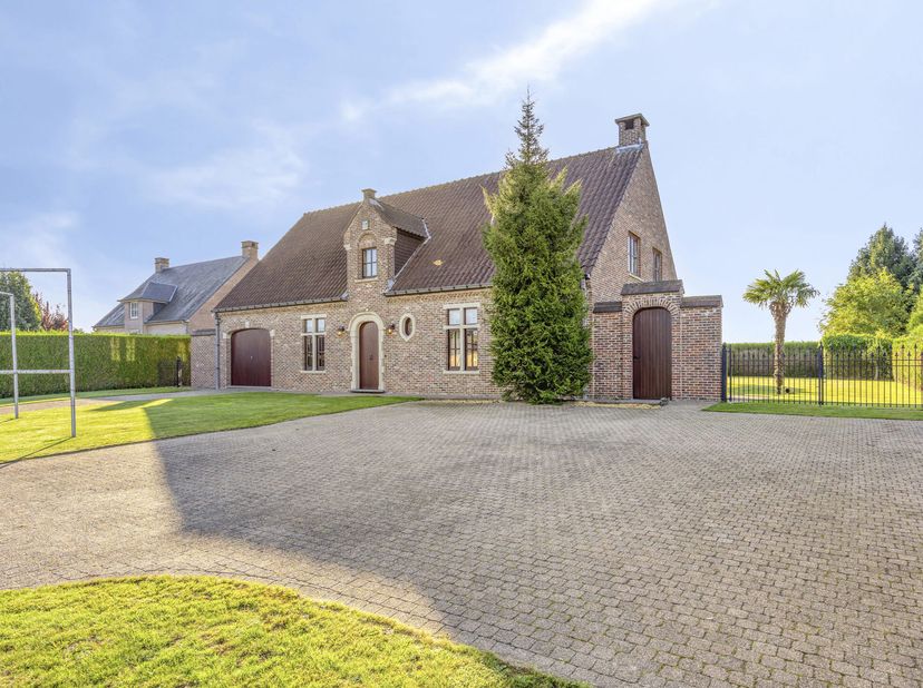 Huis te koop in Brusselsesteenweg 493,
                    9402 Meerbeke