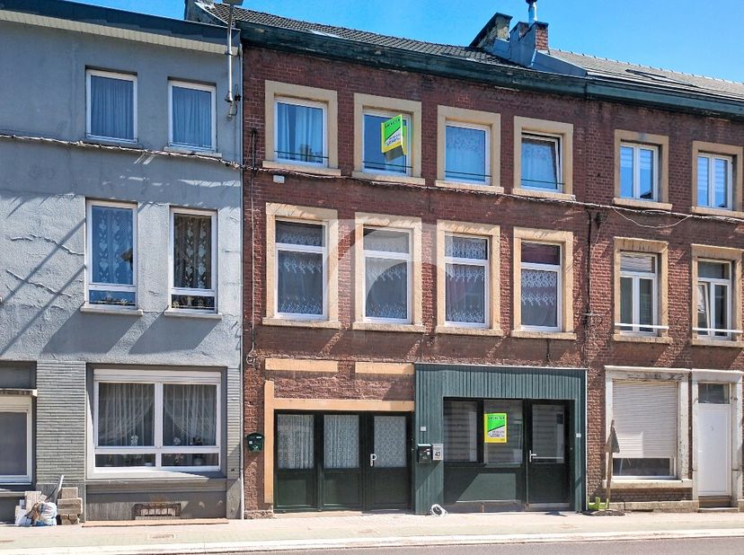 ENSIVAL rue de Pepinster, 41-43: Vous cherchez un gros volume sur cinq niveaux à mettre à votre goût? Sur un axe facilement accessible et proche de no