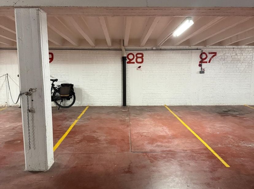 Emplacement facilement accessible à louer au niveau -1.&amp;nbsp;