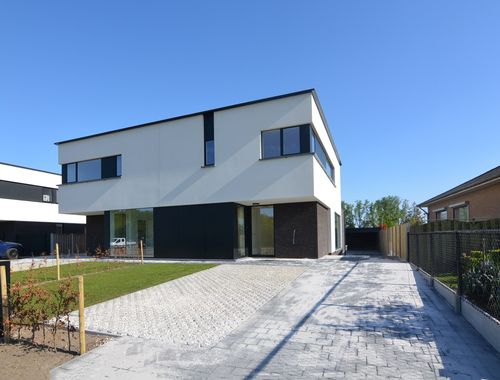                                         Woning te huur in Neeroeteren, € 1.700
