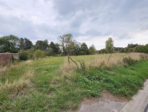                                        Terrain à vendre à Angre, € 85.000
