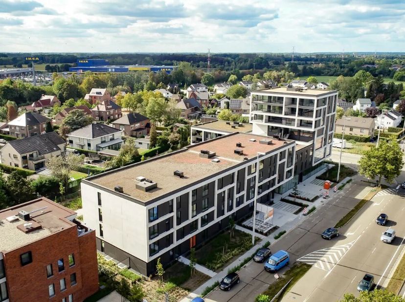 Aan de rand van bruisend Hasselt ligt Residentie Alba, een prestigieus woon- en kantorenproject op een strategische locatie aan de Boerenkrijgsingel.<