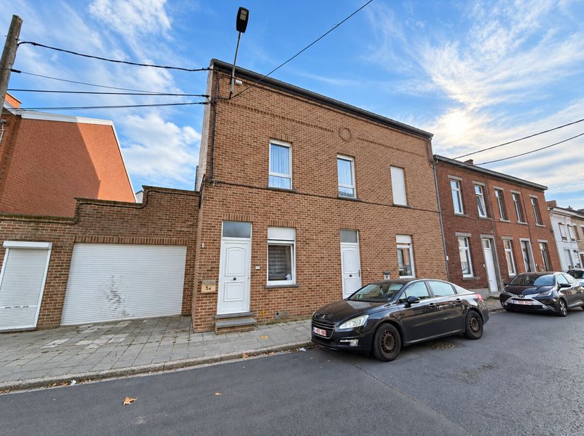 Huis te koop in ,
                    6180 Courcelles