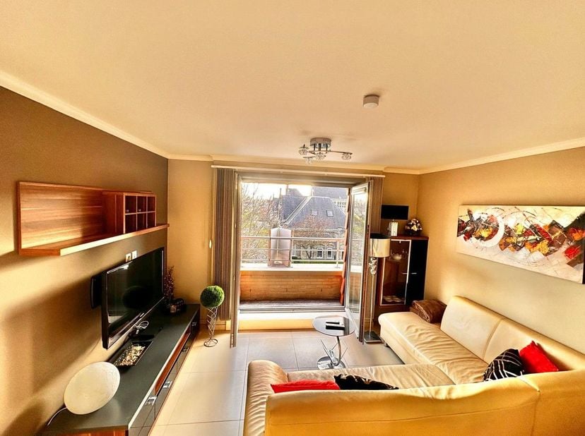 Welkom in het pittorisk stadje te Nieuwpoort!<br />
Het volledig instapklaar appartement staat te wachten op nieuwe eigenaars met 2 ruime slaapkamers,