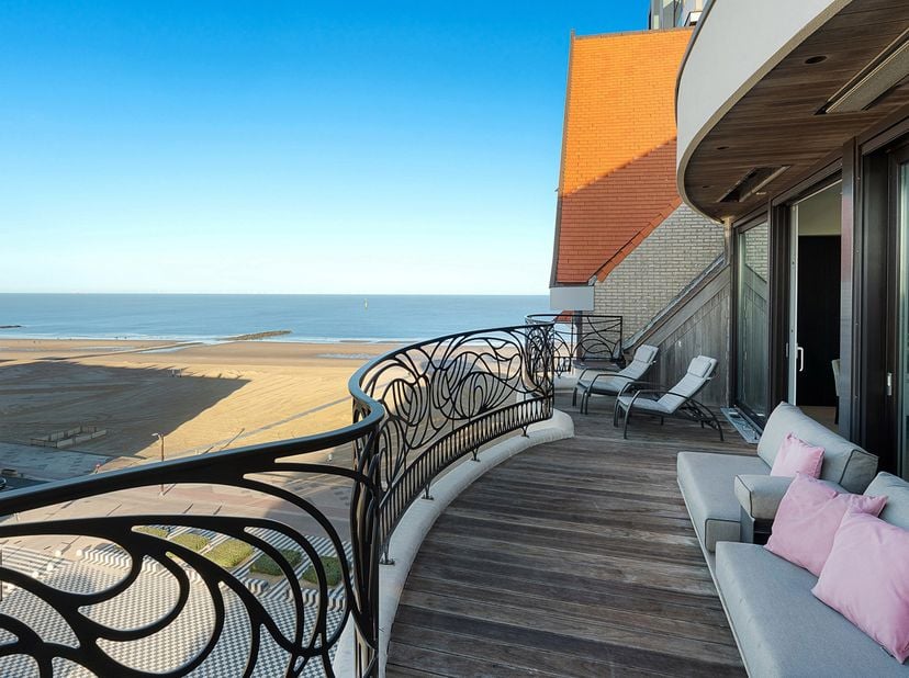 Uitzonderlijke penthouse met een unieke gevelbreedte van wel 12meter met hoogwaardige afwerking en panoramisch zeezicht in de standingvolle residentie