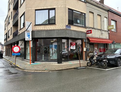                                         Handelsgelijkvloers te huur in Waregem, € 700
