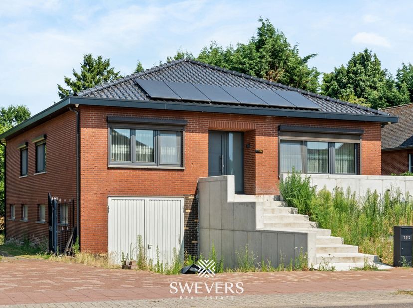 Voor meer info en foto’s, surf naar www.swevers.be – ontdek deze instapklare open bebouwing aan de Koerselsebaan 192 in Heusden-Zolder. Deze woning ui