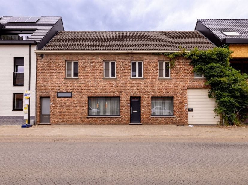 Vous recherchez l'investissement idéal ou un appartement de plain-pied avec 2 chambres, une terrasse et un petit jardin ? N'hésitez pas à nous contact