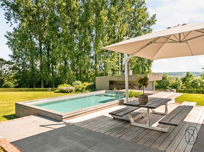 Exclusief gelegen villa, op een adembenemende toplocatie in de Vlaamse Ardennen. <br />
Welkom in deze charmante eigendom waar locatie, rust en uitzic