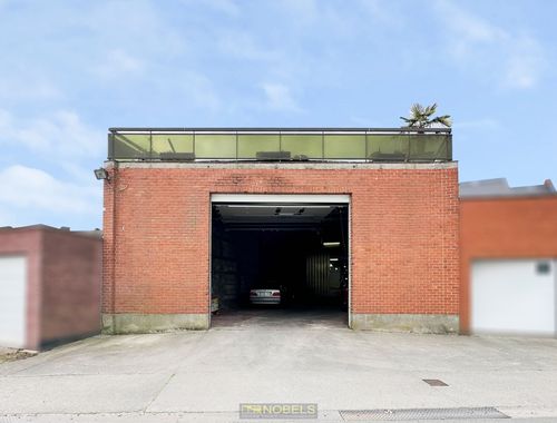                                        Bâtiment commercial à vendre à Ninove, € 595.000
