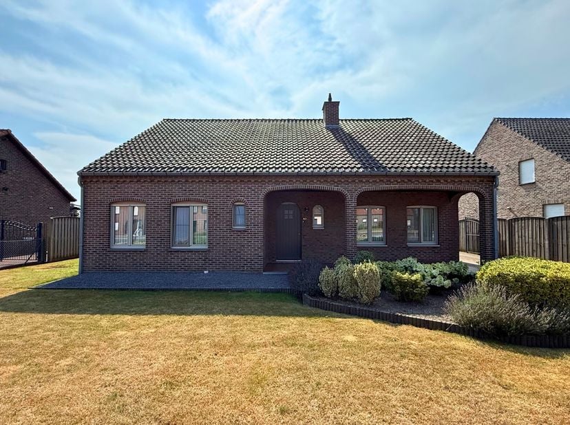 <br />
Te koop: open bebouwing op ruim perceel in Dilsen-Stokkem<br />
<br />
Adres: Rijksweg&amp;nbsp;645, 3650 Dilsen-Stokkem<br />
<br />
Bent u op zoe