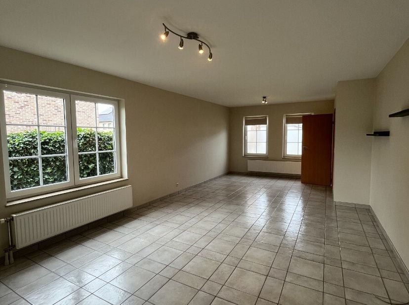 BEZOEKAANVRAGEN UITSLUITEND VIA MIJN HUURPROFIEL, VRAAG UW BEZOEK AAN VIA DE CONTACTKNOP Ruime instapklare woning met drie slaapkamers te huur in Mole