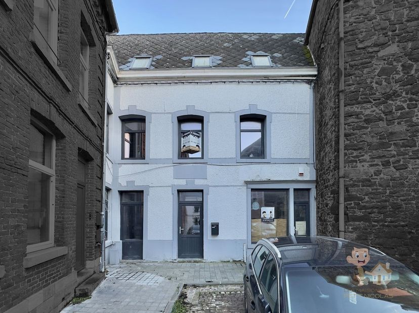 Maison idéale pour colocation – Situation exceptionnelle à Thuin<br />
<br />
Découvrez cette spacieuse maison parfaitement située à Thuin, à proxim