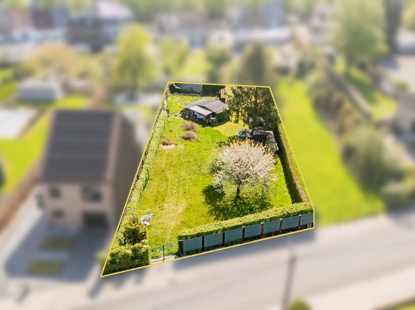 Perceel LOT 2 bouwgrond gelegen in de Vierwindenstraat.<br />
Geschikt voor half open bewoning (stedenbouwkundig attest is in aanvraag) <br />
Ligging
