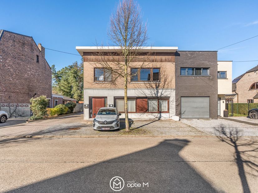 Ben je op zoek naar een interessant investeringspand te koop in Genk met directe opbrengst? In de Geraertsstraat 80 bieden we je een appartementcomple