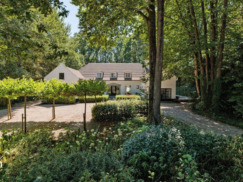Huis te koop in Oude Pontweg 8,
                    9831 Deurle