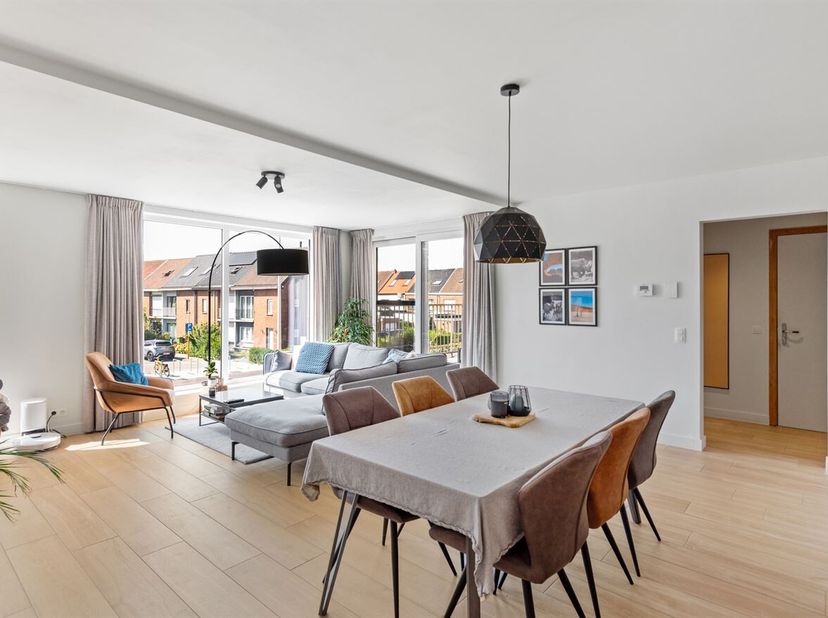 Appartement BEN avec terrasse ensoleillée et place de parking souterraine à Niel<br />
Situé dans un quartier calme et agréable de Niel, cet apparteme