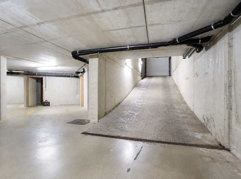 In een appartementsgebouw, residentie Het Zonnehof, bieden wij deze privé parkeerplaats aan. <br />
De parkeerplaats bevindt zich in de kelderverdiepi