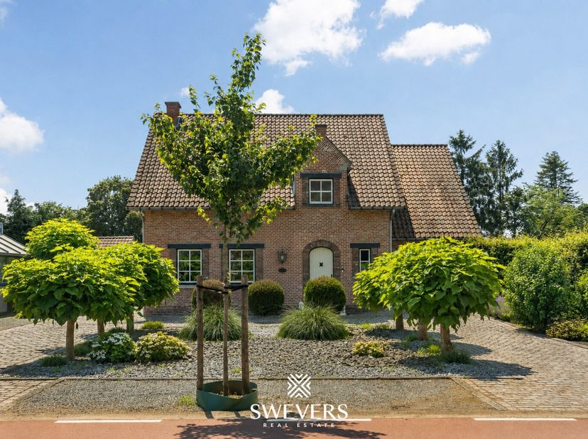 Voor meer info en fotos, surf naar www.swevers.be  Deze instapklare open bebouwing op de Hasseltsesteenweg in Beringen biedt 193 m² bewoonbare oppervl