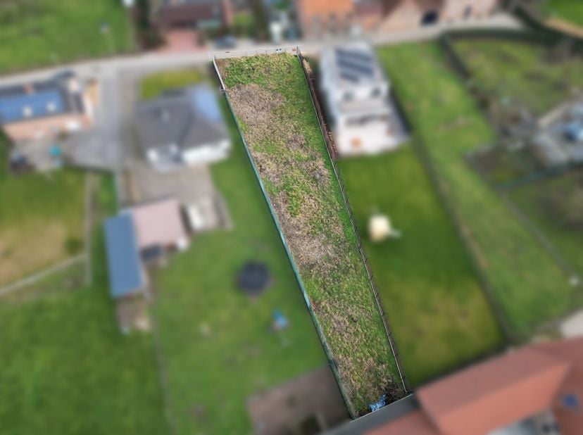 In het landelijke &amp;nbsp;Horpmaal, een deelgemeente van Heers, vinden we langs de Hopstraat deze knappe bouwgrond voor open bebouwing terug. We bevinde