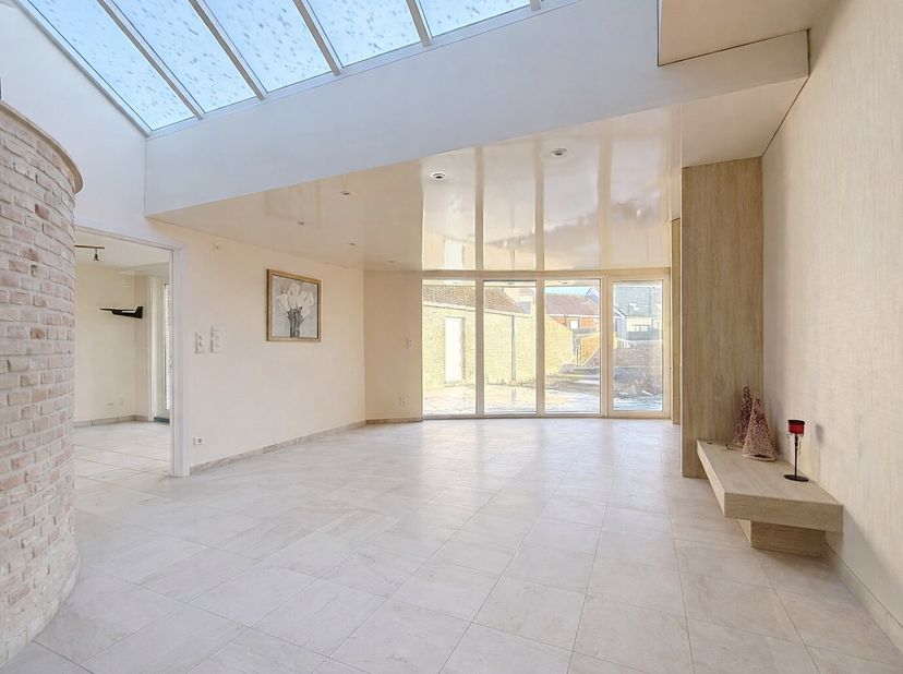 Gelegen in het hart van het centrum, op wandelafstand van openbaar vervoer, ontdek je deze unieke eigendom op een perceel van maar liefst 814 m².<br /