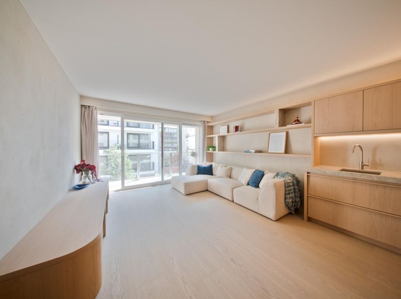 Prachtig gerenoveerd appartement op unieke locatie!<br />
<br />
Instapklaar en hoogwaardig gerenoveerd appartement op toplocatie in Knokke.<br />
<br