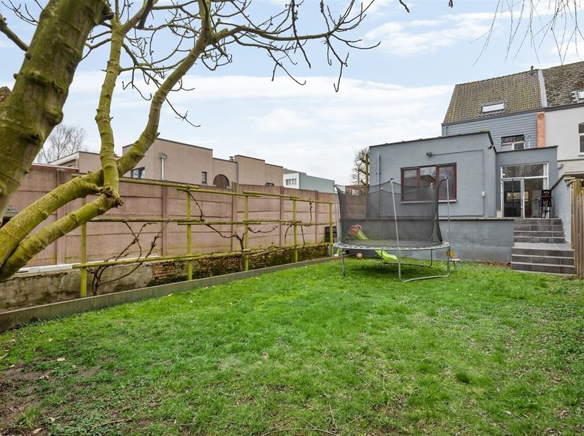 Openhuizendag op zaterdag 13 juni van 12u30 tot 13u30<br />
Ontdek dit knusse halfopen bebouwing in het hart van Mechelen, perfect voor wie op zoek is