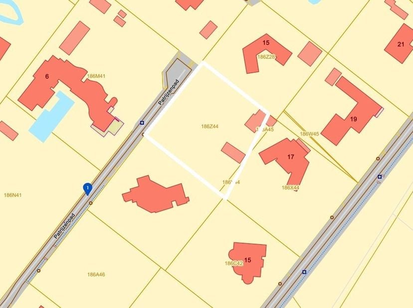 Bouwgrond in een bosrijke omgeving met een oppervlakte van 2.461 m² te Pelt (Grote Heide). Geschikt voor het oprichten van een open bebouwing voor één
