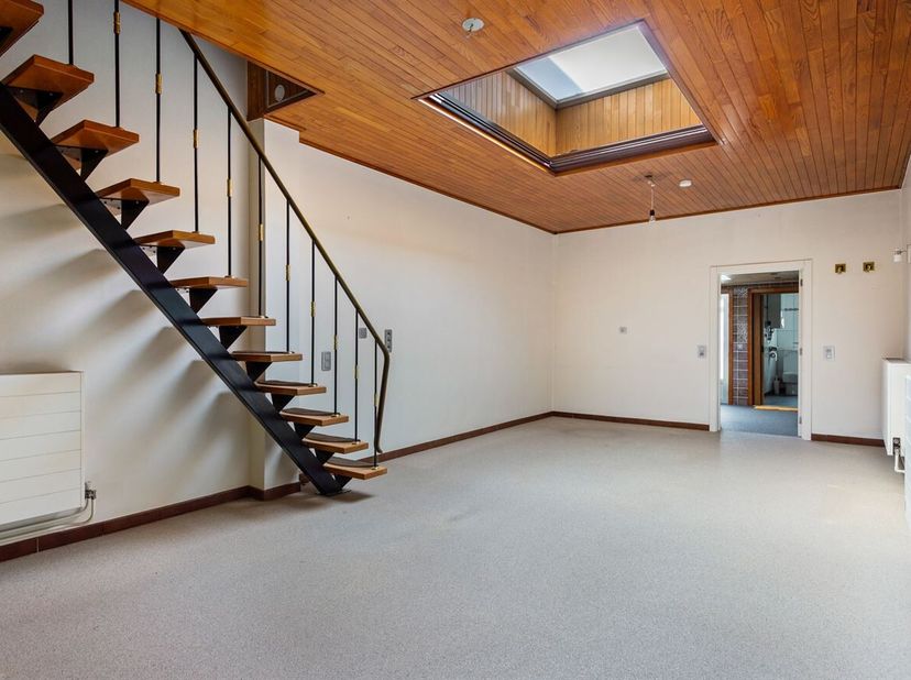 Maison à rénover avec garage, jardin et de nombreuses possibilités<br />
Située dans un endroit facilement accessible sur l'Oude Baan à Rumst, cette m