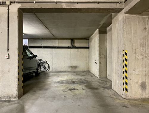                                         Garage te huur in Ukkel, € 120
