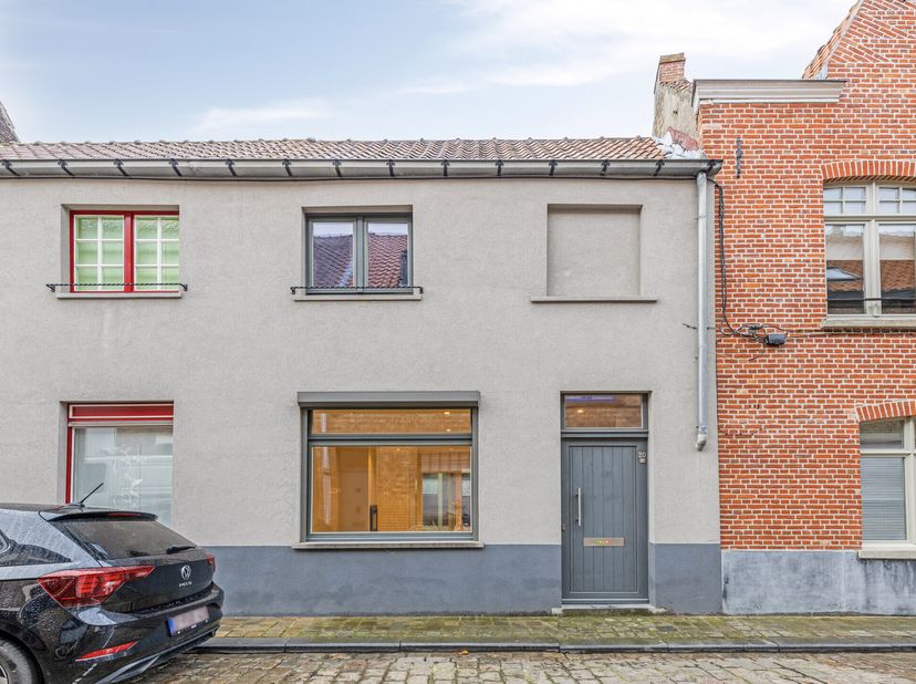 Bienvenue chez moi, dans la Kwekersstraat! C'est la base idéale pour une famille débutante ou jeune. La maison a été partiellement rénovée en 2017, y