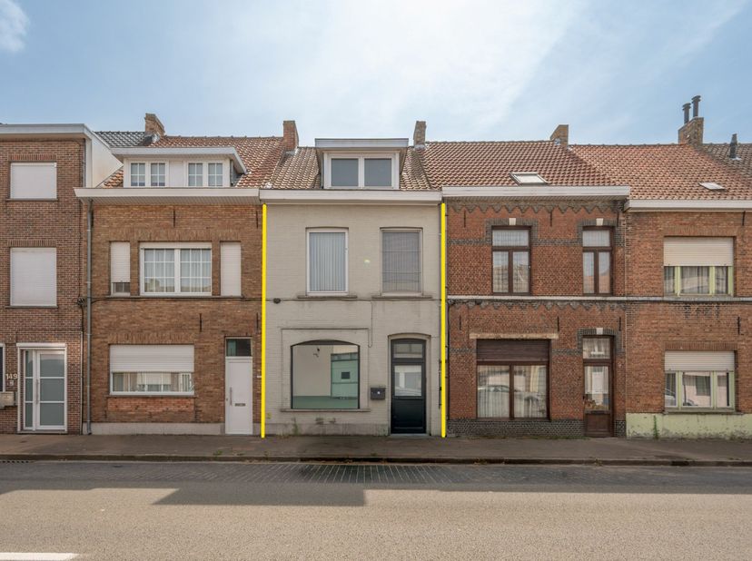 Bent u op zoek naar een woning die u volledig naar uw eigen wensen en stijl kunt renoveren of bent u op zoek naar een interessant investeringsproject?