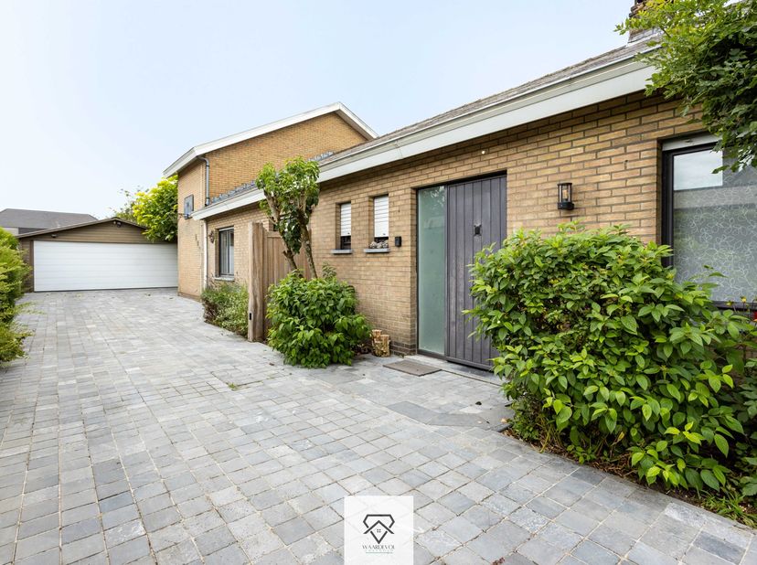 Bent u op zoek naar een ruime woning met een uitstekende ligging, een praktische indeling en alle mogelijkheden om uw eigen woonverhaal te creëren? Da