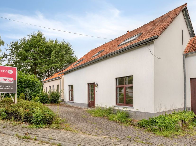 Ruime rustig gelegen woning met 5 slaapkamers en grote prachtige tuin in Huldenberg<br />
Op een rustige en aangename locatie aan de Molenweg 14 in Hu