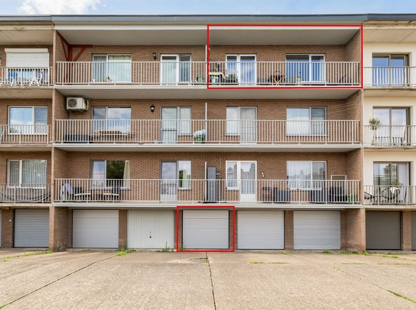 Instapklaar appartement (100 m²) met 3 slaapkamers, terras en garage met aparte berging (verplicht bij aan te kopen voor 25.000) op een uitstekende lo