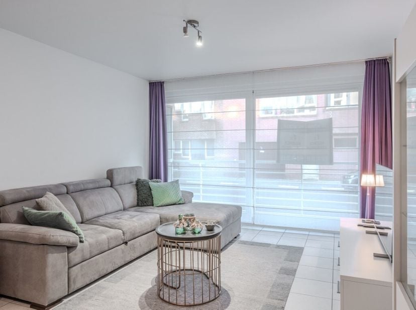 Dit moderne  trendy gelijkvloers appartement zit vol ongeduld op jouw te wachten. Dit appartement gelegen in de Residentie 'Seagarden Village'  biedt