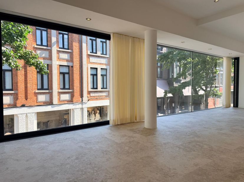 Dit appartement is onmiddellijk beschikbaar!<br />
Geen vaste kosten!<br />
Bewoners parkeren is hier van toepassing!<br />
<br />
Ontdek dit stijlvol