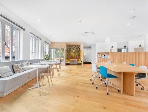                                         Bureaux à louer à Antwerpen, € 219
