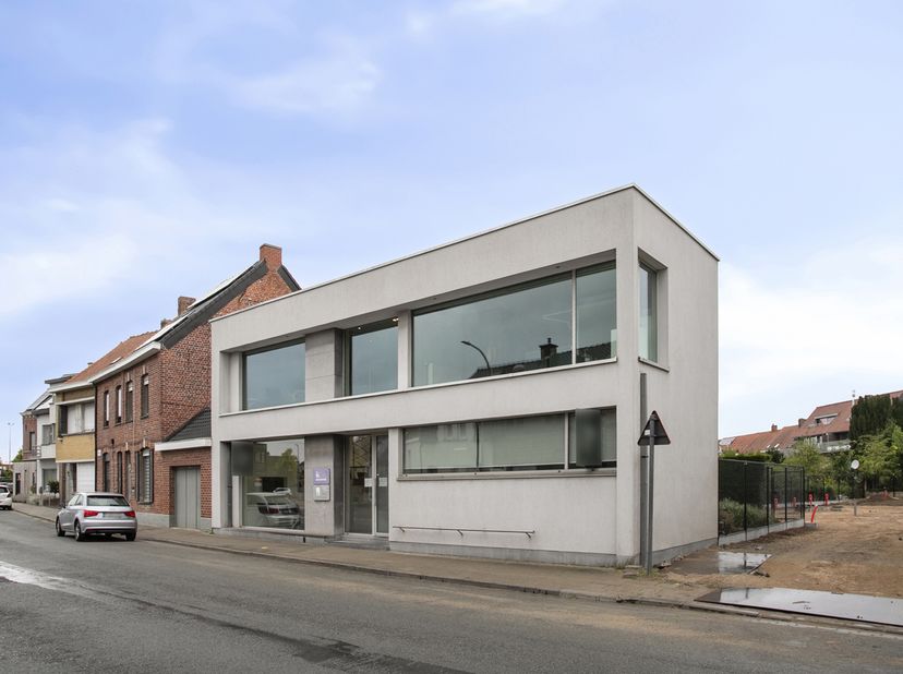 Bedrijfsvastgoed te koop in Wervikstraat 1 bus C,
                    8940 Geluwe