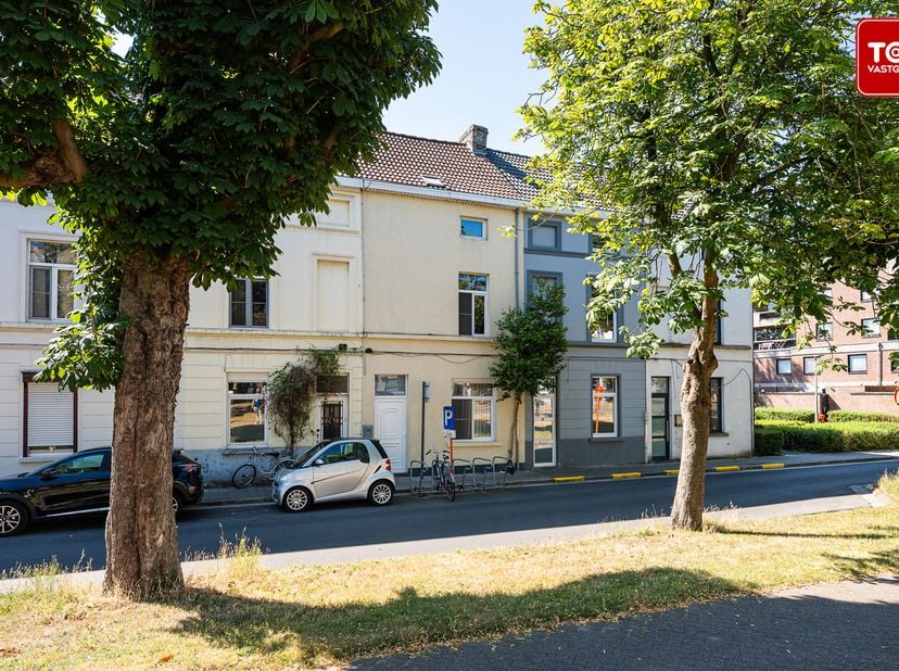Welkom in deze instapklare woning op een toplocatie. De woning is gelegen vlakbij alle dagelijkse voorzieningen. Zo bevindt Dok Noord zich op slechts
