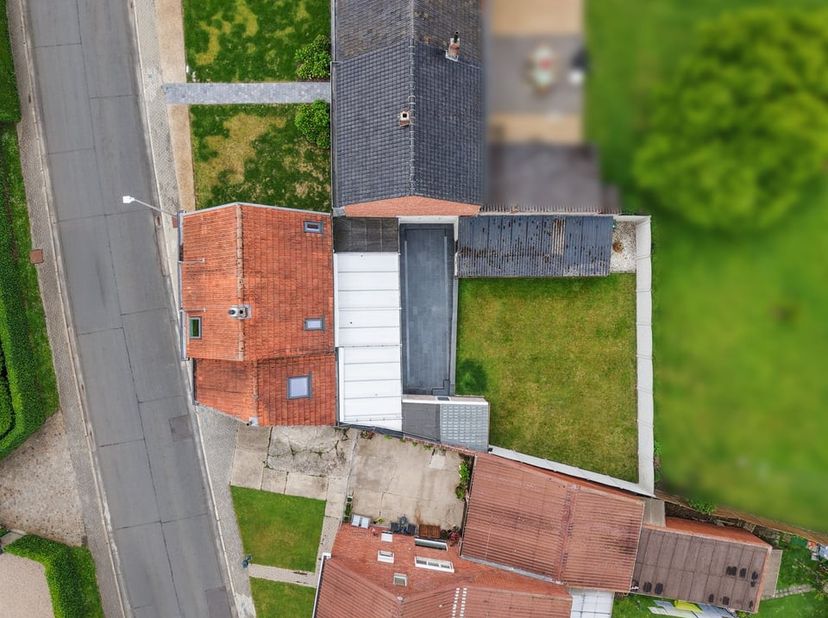 In de Overbroekstraat ter hoogte van nummer 36 kan men deze verrassend ruime woning terugvinden.<br />
In het landelijke Wellen, een kleine gemeente n