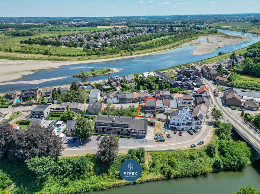 EIGENTIJDSE WONING (EPC LABEL A) MET MAASTRICHT BINNEN HANDBEREIK ! <br />
<br />
We vinden deze halfopen woning met een bewoonbare oppervlakte van 29
